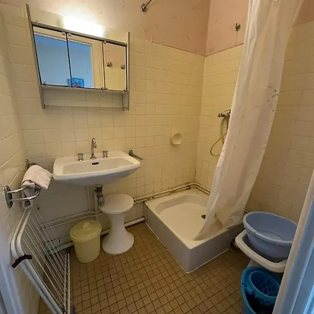 à Néris-les-bains 20 M² Avec Jardin Privé * Néris-les-Bains