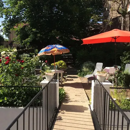 A 20 M² Avec Jardin Prive *