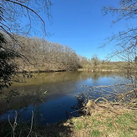 Apartamento à Néris-les-bains 20 M² Avec Jardin Privé