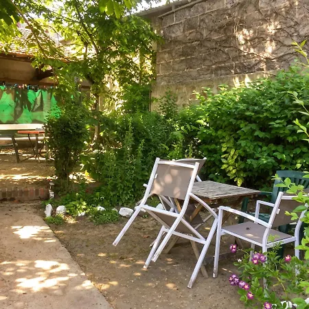 Апартаменты A 20 M² Avec Jardin Prive *